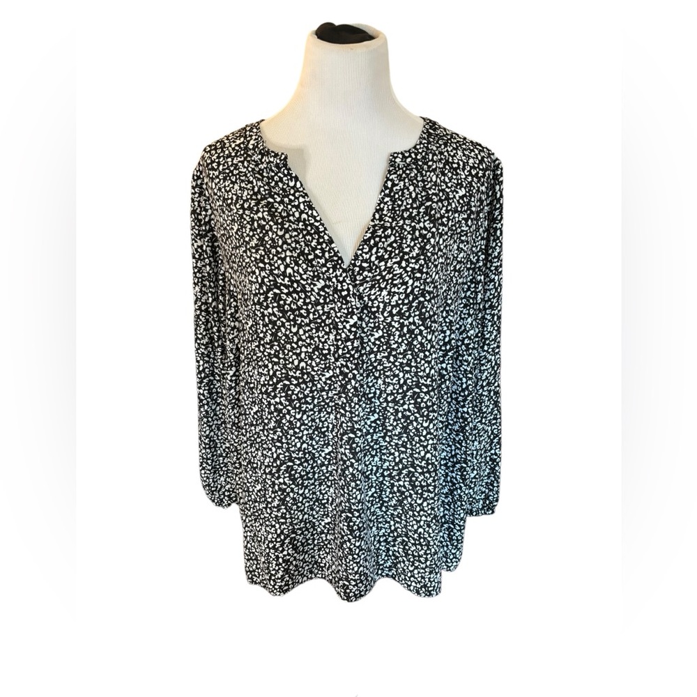 Philosophy Women’s Black and‎ White V-Neck Blouse Size 2X